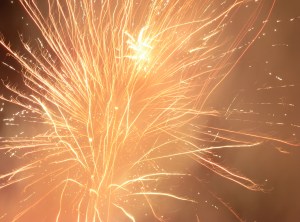 Feu d'artifice tiré à Baron sur Odon pour les 10 ans du jumelage.