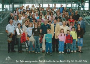 Groupe franco-allemand présent lors de la visite du Bundestag à Berlin.