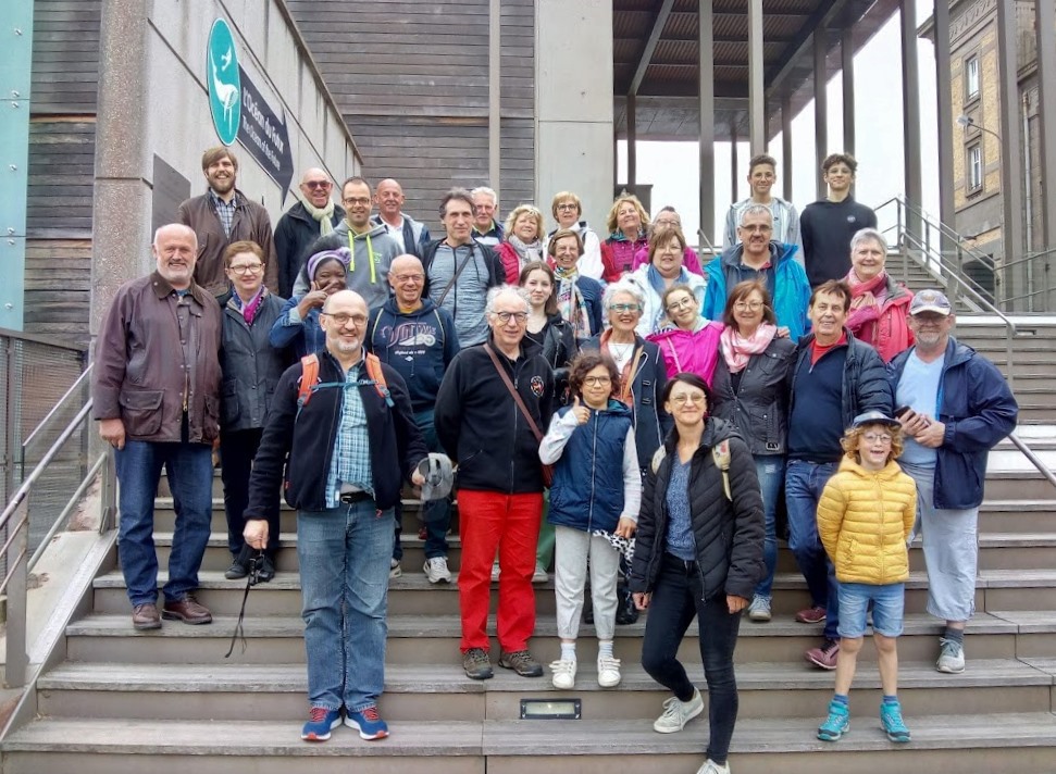 groupe sur les marches de la cité de la Mer